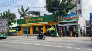 mặt tiền nguyễn văn bứa - dt: 340m2 - khu vực sầm uất - giao thông thuận tiện - giáp quận 12.