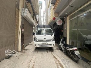 bán nhà xây mới- thang máy- gần timecity- ô tô tải đỗ cửa- full nội thất- ngõ thông kinh doanh nhỏ