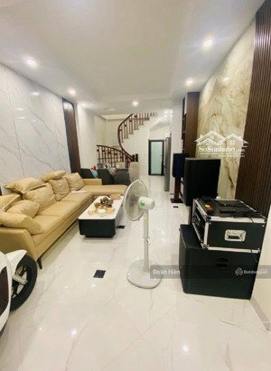 nhà đẹp ở ngay! phố văn cao, 100m ra ô tô, nhà mới tặng nt, mt 3,9m, 40m*5t, giá 7,9 tỷ