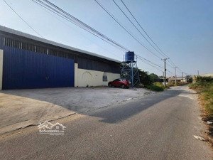 xưởng long thành ngay trạm dừng chân bò sữa. dt 1400m2 dt : 20 x 70 dtsd 1.400m2 có sẵn điện3 pha