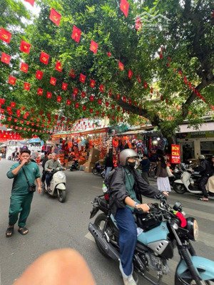 chính chủ bán nhà mp hàng mã sổ đỏ 55m2 xây mới 5 tầng mt gần 4m đang cho thuê