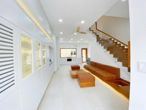 cho thuê nhà rio vista từ 16tr gần gia hòa, đỗ xuân hợp 5x15m 3 lầu 4pn, gara. lh 