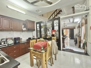 nhà 5.5m x 18m - xây 3 tầng - cách hoàng hoa thám 15m - bán 12.5 tỷ