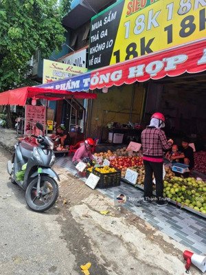 mặt tiền chợ giãn dân. 5m x 25m full thổ cư, đang cho thuê 20 triệu.