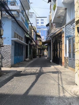 bán gấp nhà bà hạt q10 33.5m ,hẻm 4m bước vài bước ra mặt tiền , giá 6t500