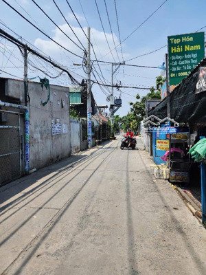 nhà bình tân hẻm xe tải 6m 4pn sổ vuông a4 giá chỉ hơn 4. x tỷ