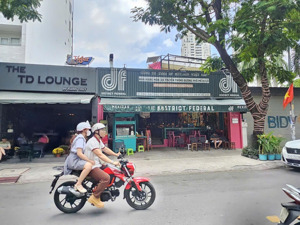 ngay phúc long ngang 9m 300m2 xuân thủy