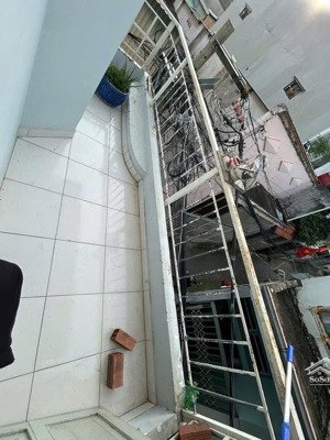 chỉ 3ty1 có ngay nhà trung tâm q9 hiện có dòng tiền 6tr/tháng
