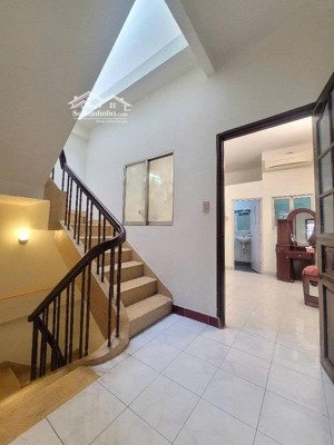 chính chủ ngang 4m dài 15m 4 tầng sân thượng btct lê văn sỹ q.3ô tô xe hơi đậu nhà, quay đầu