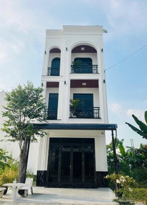 cho thuê nhà trệt 2 lầu mới có nội thất trục chính kdc hưng phú, cái răng, cần thơ