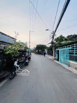 nhà lê văn lương sát q7,dt 122m2 nở hậu đẹp,hxh đổ cửa,shr chỉ nhĩnh 5 tỷ