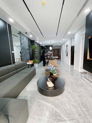 cho thuê căn hộ 4 ngủ, full đẹp, tại luxury park views, giá 28 triệu . lh: 0/971.342.965