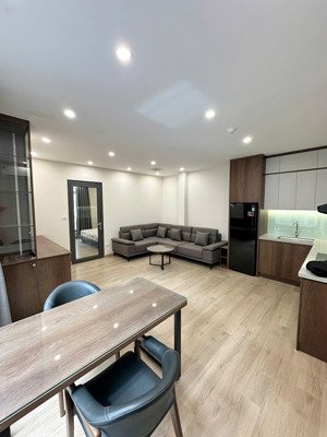 căn hộ cao cấp 1 phòng ngủ oto đội cửa ngay đội cấn linh lang