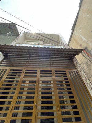 nhà bán1/ văn cao, phú thạnh, tân phú d/t : 4 x 11m, trệt + lầu, 2pn 2wc. shr hoàn công đầy