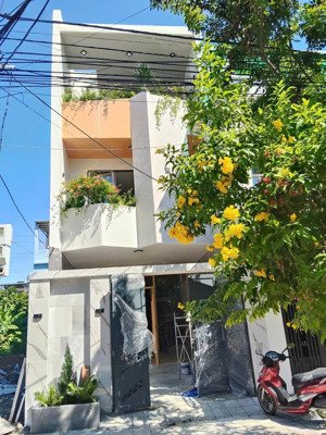 bán nhà 3 tầng luxury mới xây đường 7.5m khu dân trí cao, hoà xuân cũ, tp đà nẵng
