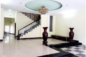 bán nhà đường lê đại - hoà cường bắc khu dân trí cao. gọi tuyết