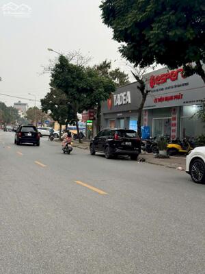 Nhượng nhà 3.5 tầng tại mặt phố kinh doanh Ngô Xuân Quảng ( đã sẳn dòng tiền )