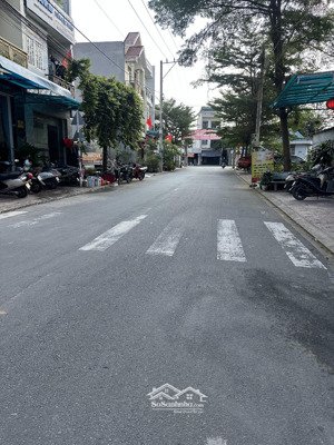 đất cần bán gấp, vị trí đầu đường khu dân cư, tiên kinh doanh, làm văn phòng, tiệm tóc, nell .v.v..