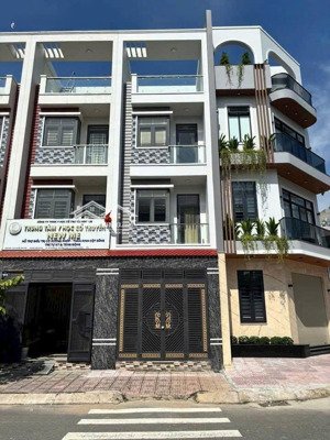 nhà hoàn công 4 tấm, gần làng đại học quốc gia tp hcm; dt 68m2, giá bán bớt lộc 5.95 tỷ