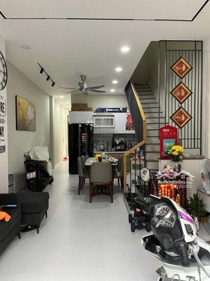 hxh 3 tầng đường 26/3, bhh , bình tân giáp tân phú