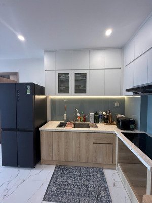 cho thuê căn hộ 2pn2wc diện tích lớn, view thoáng ko chắn toà, full nt, nhà mới 100%, sẵn ở ngay