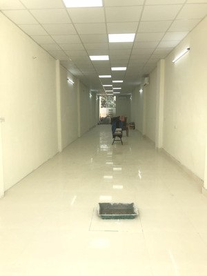 cho thuê nhà mặt phố nguyễn xiển; dt: 100m2;2 mặt thoáng;mặt tiền: gần 4m; phù hợp cửa hàng, vp,...