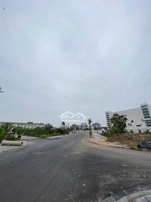 cần bán đấu giá x6 cán khê, nguyên khê( phúc thịnh) đường rộng + vỉa hè.