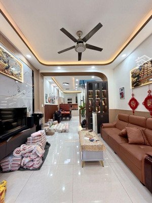 chỉ: 6 ty bé. nhanh còn kịp. nhà đẹp lung linh, 2 tầng. dương văn dương, gò dầu. dt: 4x17. ở là mê