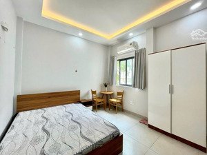 trống lại căn hộ cao cấp cửa sổ trời thang máy hầm xe ngay cầu lê văn sỹ