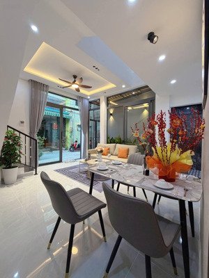 chỉ 5 tỷ quá rẻ-có ngay nhà 2 tầng-gần ga t3,ngang tận 5m, dt~50m2-tặng nt chỉ xách vali về ở