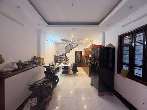 bán nhà 4 tầng căn góc đại mỗ ô tô vào nhà full nội thất gần siêu thị và trường qt- giá 13,6 tỷ