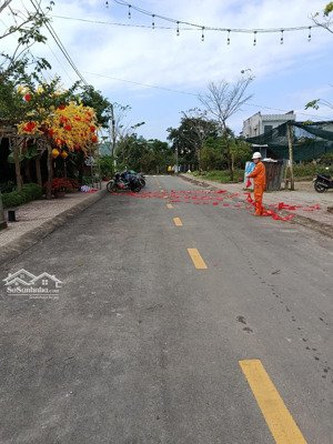 chỉ 1.250 tỷ có ngay lô đất đối diện quán cafe đẹp . nằm trên quốc lộ 1a . đối diện chợ quán gò