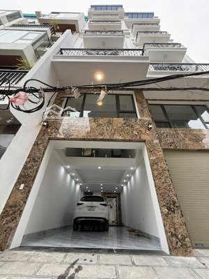 cần bán nhà xây mới 7 tầng, mặt ngõ 335 bát khối. ô tô vào nhà như hình 50m2 , 2 mặt thoáng