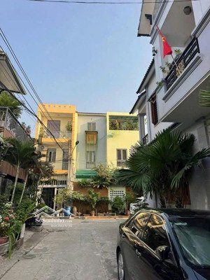 nhà 1 lầu 1 trệt 2pn giá 3.333 tỷ còn tl ngay trung tâm dĩ an, giấy phép xd đủ, lh 