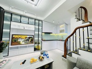 chỉ 1 ngoặt ra phố, ngõ thông, kinh doanh nhỏ cực đỉnh tại trung tâm đống đa.