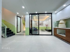 sở hữu nhà trung tâm đống đa, vừa ở vừa làm văn phòng hoặc kinh doanh nhỏ cực thuận tiện.