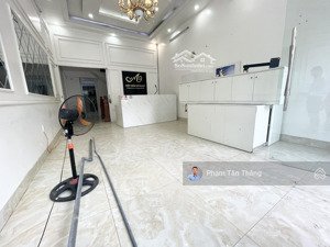 muốn bán căn nhà mặt tiền 5m, mặt đường hoàng minh thảo gần đầu trần nguyên hãn