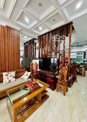 view sân bóng rộng thoáng,5 tầng mặt tiền 6,6m-cạnh đại la-45m-hơn 10 tỷ