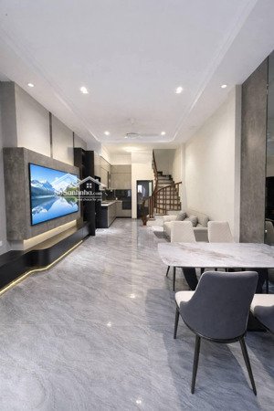 bán nhad ngọc lâm ,45m ,3 ngủ , phun nội thất, mới tinh,gần cầu chương dương,9xty