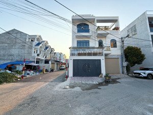 hàng hiếm (lô góc 2mt). dt: 65m2 shr thổ cư 100% kdc hoàng minh chánh p. hoá an. giá chỉ 2,6 tỷ