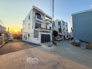 bán đất lô góc 2 mặt tiền (dt: 100m2 - ngang 5m) đối diện trường tiểu học hoá an. giá chỉ 3,650 tỷ