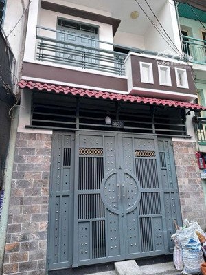 123l
bình tân nhà 2 tầng 4,4x8 chưa tới 4ty hẽm oto