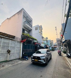 cơ hội vàng - nhà đẹp 3 tầng- diện tích khủng 86m2 - ô tô ngủ trong nhà- sát khu tên lửa