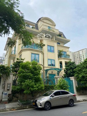 chính chủ cho thuê biệt thự nguyễn thị định dt 150m x 4.5 tầng giá 45 triệu