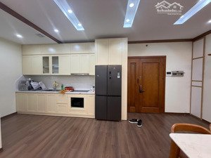 chung cư 86m2 tầng cao bc đông nam