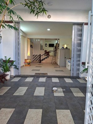 cho thuê nhà 4 tầng: nguyễn trung ngạn - 4pn - 4wc - sân vườn