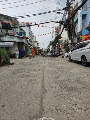 tlsiêu phẩm - chỉ 7.2 ty- dt 68m2 - ngang 4 dài 17 - hẻm 8m thông xe tải tránh - 3 tầng 3pn