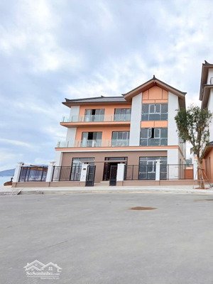 biệt thự đơn lập mặt biển 259,58m2 ngang 18,5m. vị trí có 1 không 2. vinhomes pearl bay. nha trang