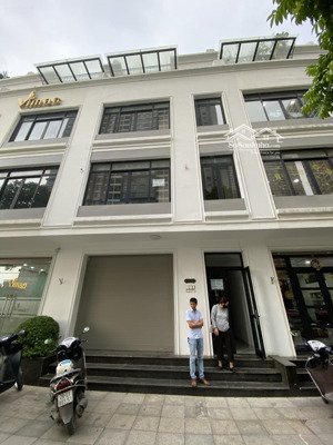 cho thuê nhà mặt phố hàm nghi, nam từ liêm, hn. dt 100m2, 5 tầng, thông sàn có thang máy. giá 75tr