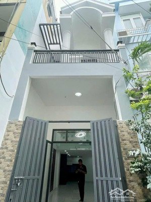 bán nhà ngay trung tâm phú nhuận gần trường học, công viên, siêu thị. dòng tiền sẵn đang cho thuê